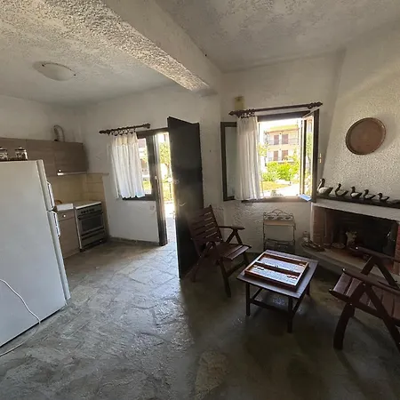 A Few Meters From The Sea * Skála Foúrkas